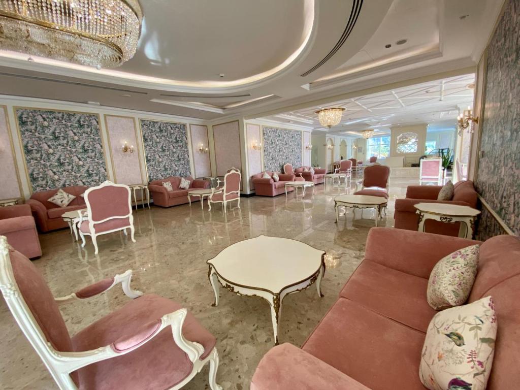 Governor West Bay Suites & Residences 