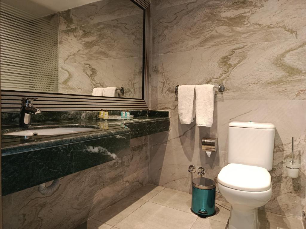 Grand Pyramids Hotel 