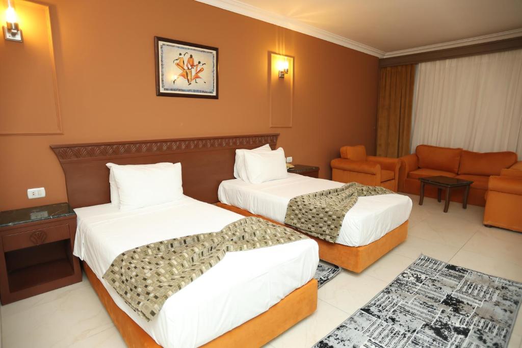 Grand Pyramids Hotel 