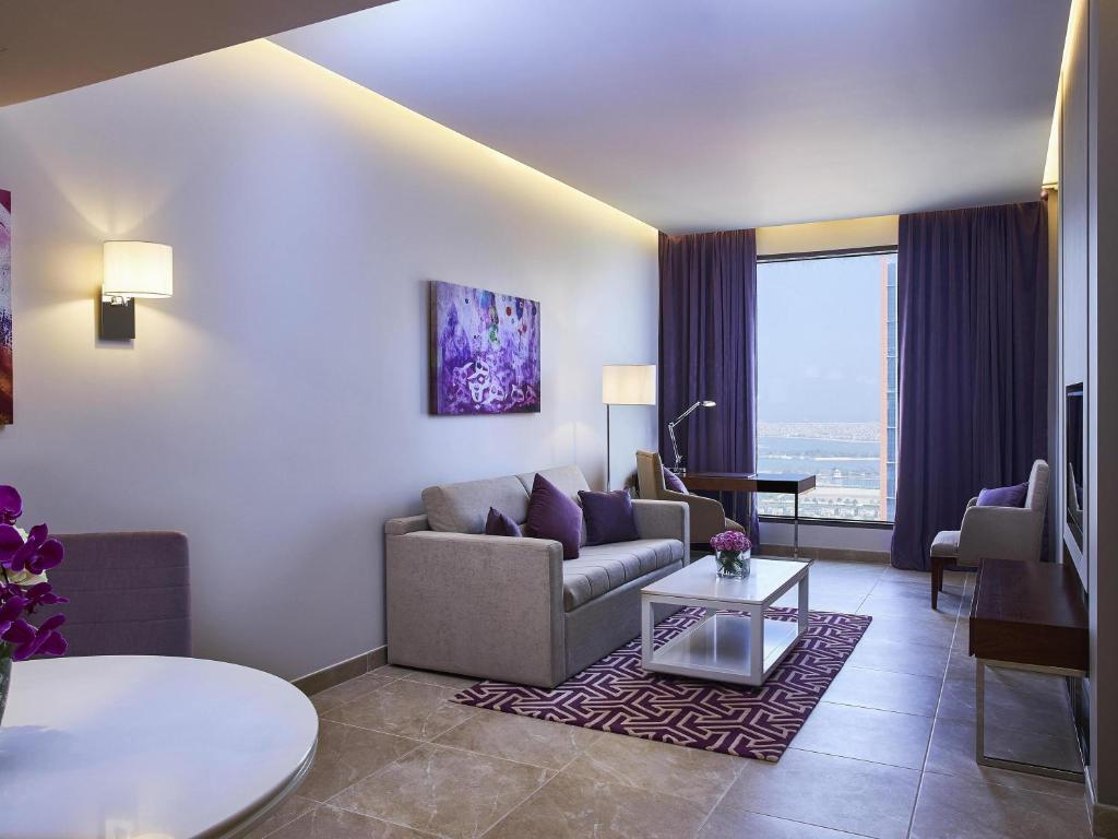 Mercure Dubai Barsha Heights Hotel Suites