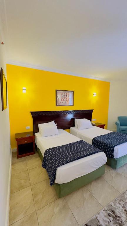 Grand Pyramids Hotel 