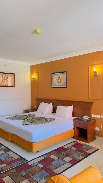 Grand Pyramids Hotel 